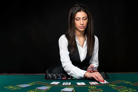 The Role of Women in the Casino Industry: From Dealers to 